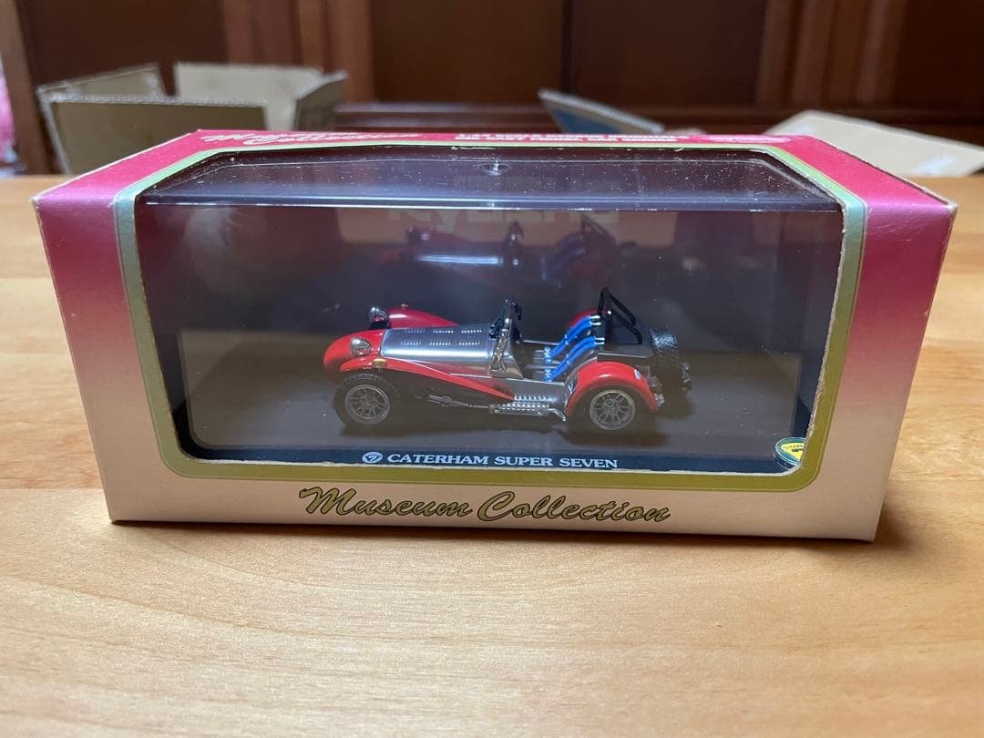 京商　ケータハム　スーパーセブン　赤 日本価格/スペック/内装】ケータハム・スーパーセブン1600発売